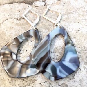 Tortoise shell geometric earrings, light weight